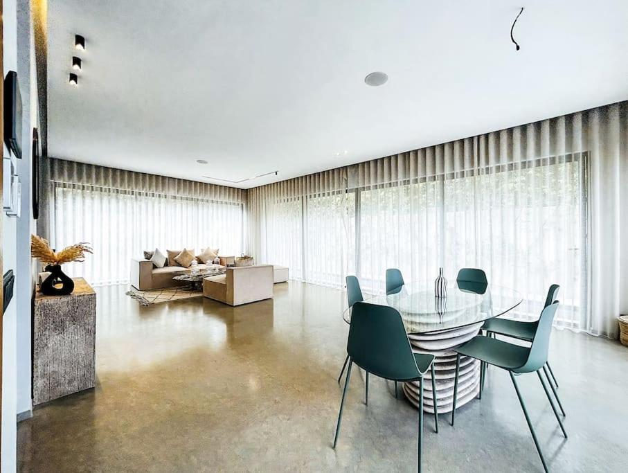 Luxury 4br With Pool, Amelkis فيلة *