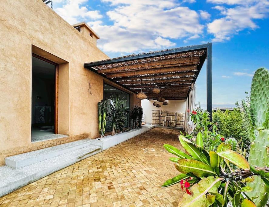 Luxury 4br With Pool, Amelkis فيلة